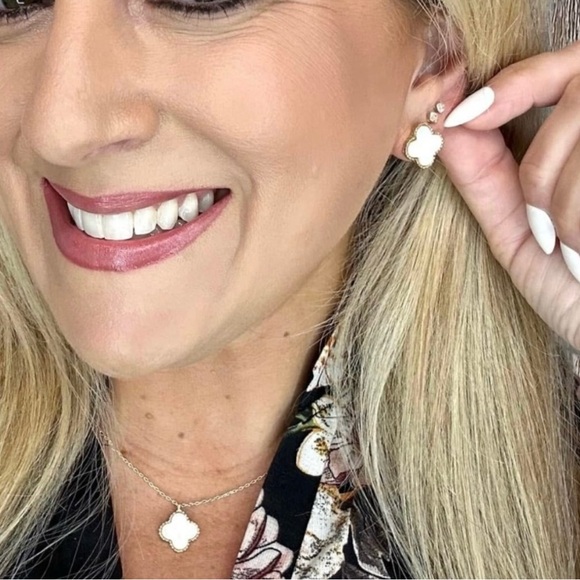 Park Lane “Icon” Earrings in White! BNIB!! - Picture 4 of 6